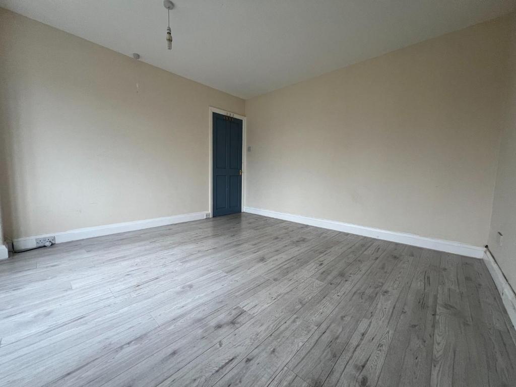 Spare bedroom.jpeg
