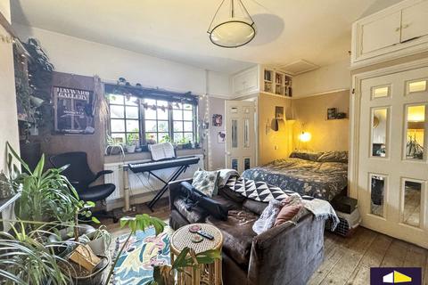 undefined, Quadrangle, Herne Hill, SE24