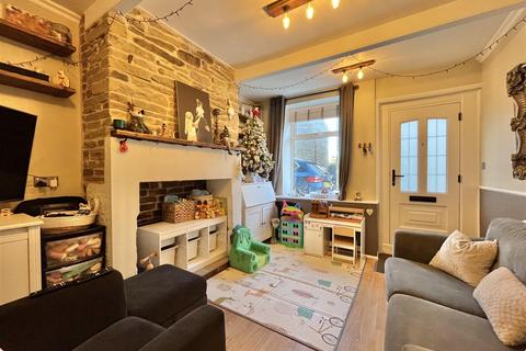 2 bedroom terraced house for sale, Queen Street, Glossop