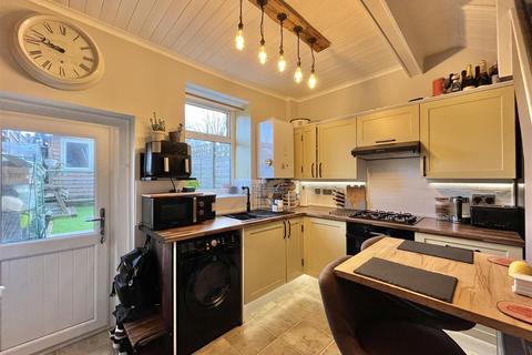 2 bedroom terraced house for sale, Queen Street, Glossop