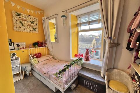 2 bedroom terraced house for sale, Queen Street, Glossop