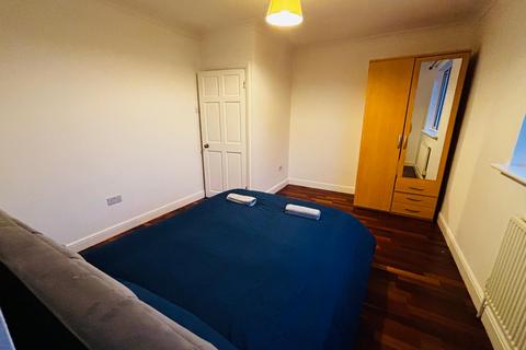 House of multiple occupation to rent, Cambridge Road, Ilford IG3