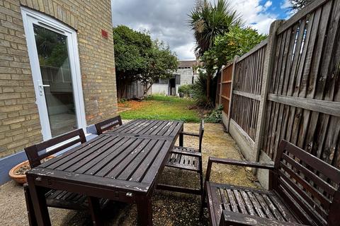 House of multiple occupation to rent, Cambridge Road, Ilford IG3