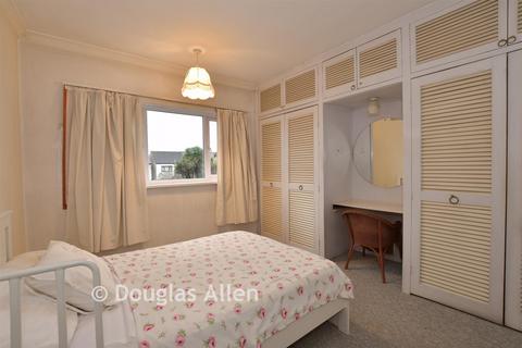 4 bedroom terraced house for sale, Eastern Avenue, Ilford, Essex