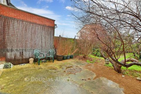 4 bedroom terraced house for sale, Eastern Avenue, Ilford, Essex