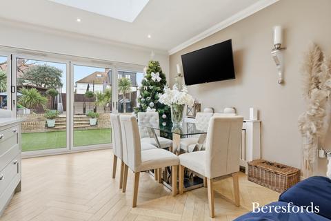 3 bedroom semi-detached house for sale, Trent Avenue, Upminster, RM14