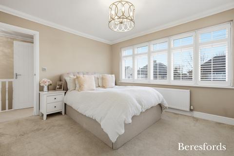 3 bedroom semi-detached house for sale, Trent Avenue, Upminster, RM14