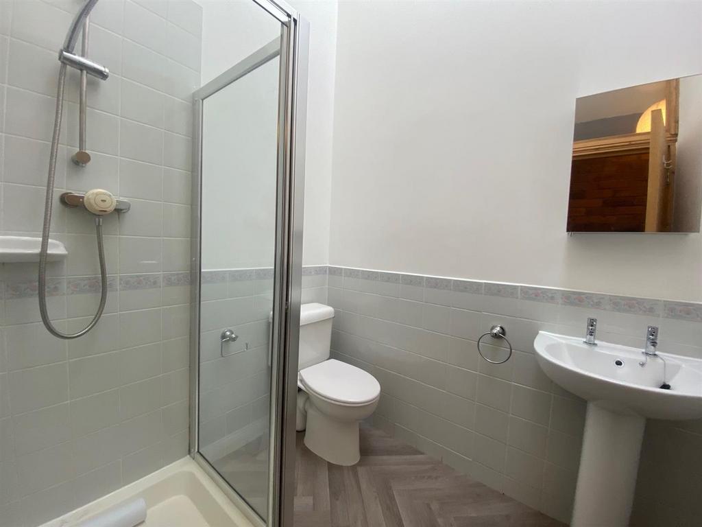 SHOWER ROOM.jpg