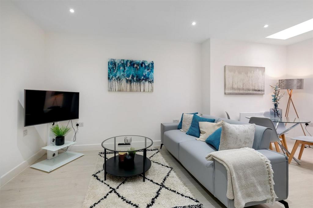 360 TW3 Ellerdine Rd 207-B-01.jpg