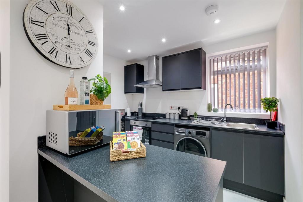 360 TW3 Ellerdine Rd 207-B-11.jpg
