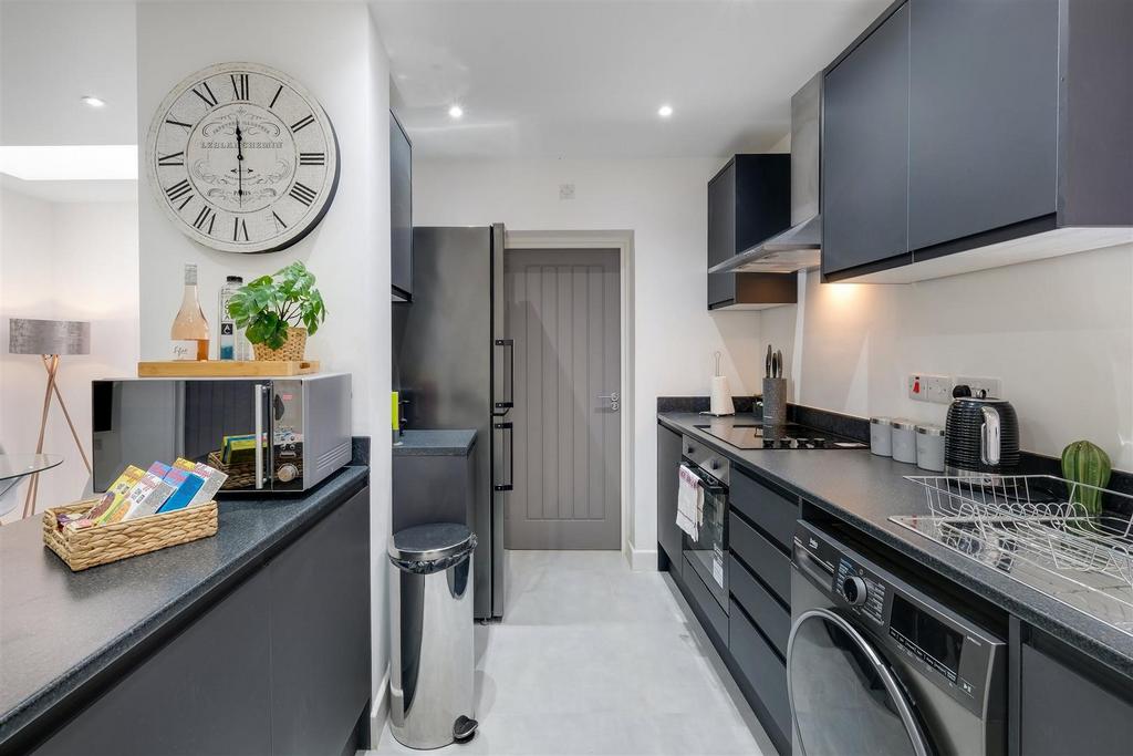 360 TW3 Ellerdine Rd 207-B-02.jpg