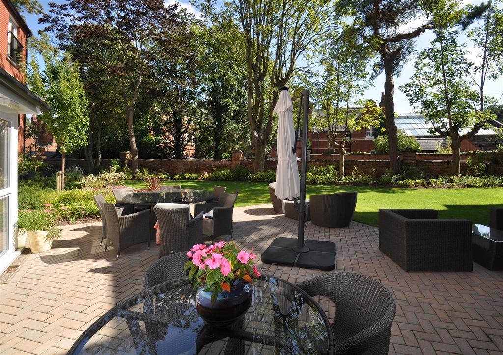 10 Bluebell Court garden.jpg