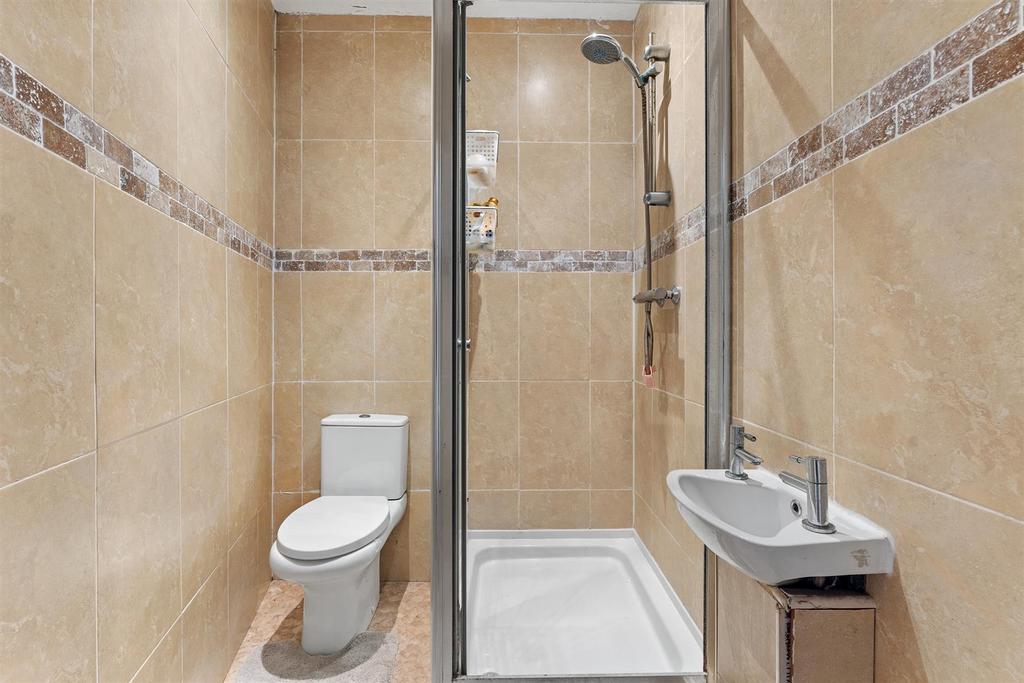 2 Old Lane en suite.jpg