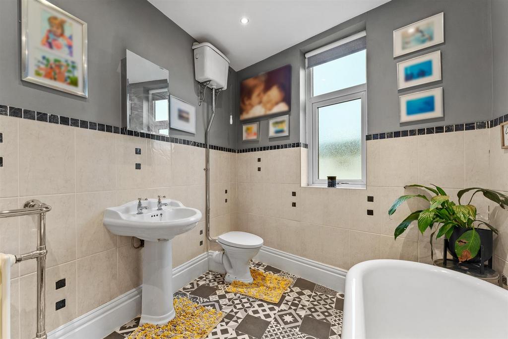 2 Old Lane bathroom 2.jpg