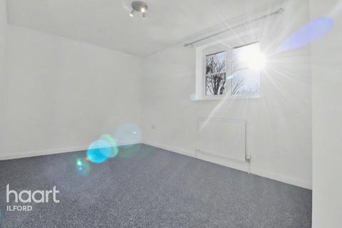 2 bedroom flat to rent, Friars Close, ILFORD
