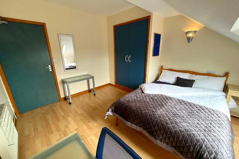 1 bedroom in a house share to rent, Russell Road, Nottingham NG7