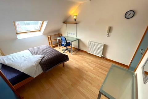 1 bedroom in a house share to rent, Russell Road, Nottingham NG7
