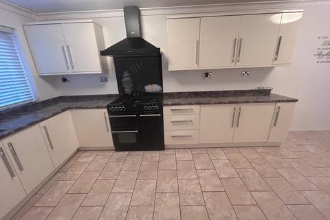 3 bedroom terraced house to rent, Carmoor Road, Manchester,