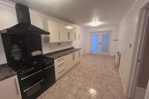 3 bedroom terraced house to rent, Carmoor Road, Manchester,