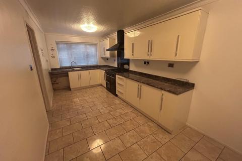3 bedroom terraced house to rent, Carmoor Road, Manchester,