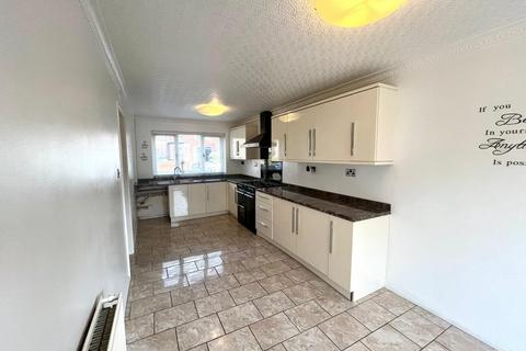 3 bedroom terraced house to rent, Carmoor Road, Manchester,