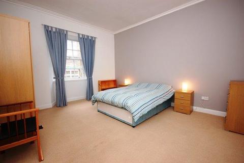 undefined, 0370L Guthrie Street, Edinburgh, EH1 1JG