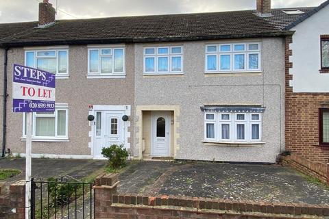 3 bedroom terraced house to rent, Tweed Glen, Romford