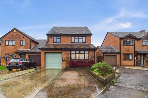 4 bedroom detached house for sale, Fircroft Close, Hucclecote, Gloucester