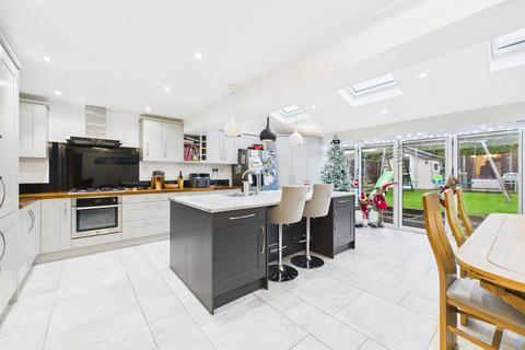 4 bedroom detached house for sale, Fircroft Close, Hucclecote, Gloucester