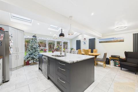 4 bedroom detached house for sale, Fircroft Close, Hucclecote, Gloucester
