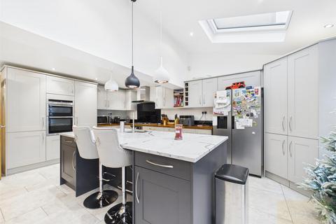 4 bedroom detached house for sale, Fircroft Close, Hucclecote, Gloucester