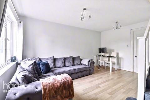 2 bedroom terraced house to rent, Celedon Close, GRAYS