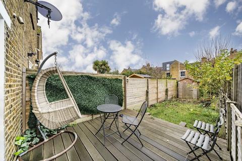 2 bedroom flat to rent, Swaby Road, London SW18