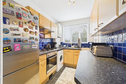 2 bedroom flat to rent, Glassmill Lane, Bromley, Kent, BR2