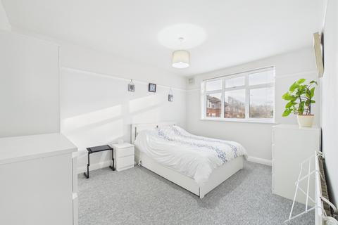 2 bedroom flat to rent, Glassmill Lane, Bromley, Kent, BR2