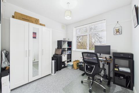 2 bedroom flat to rent, Glassmill Lane, Bromley, Kent, BR2