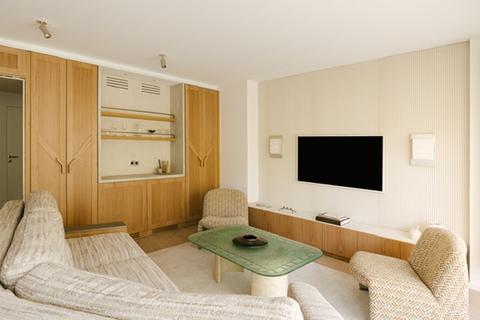 2 bedroom apartment, PARIS 7TH|LES INVALIDES