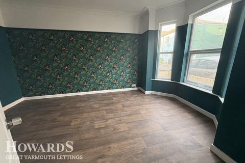 3 bedroom terraced house to rent, Southampton Place, GREAT YARMOUTH