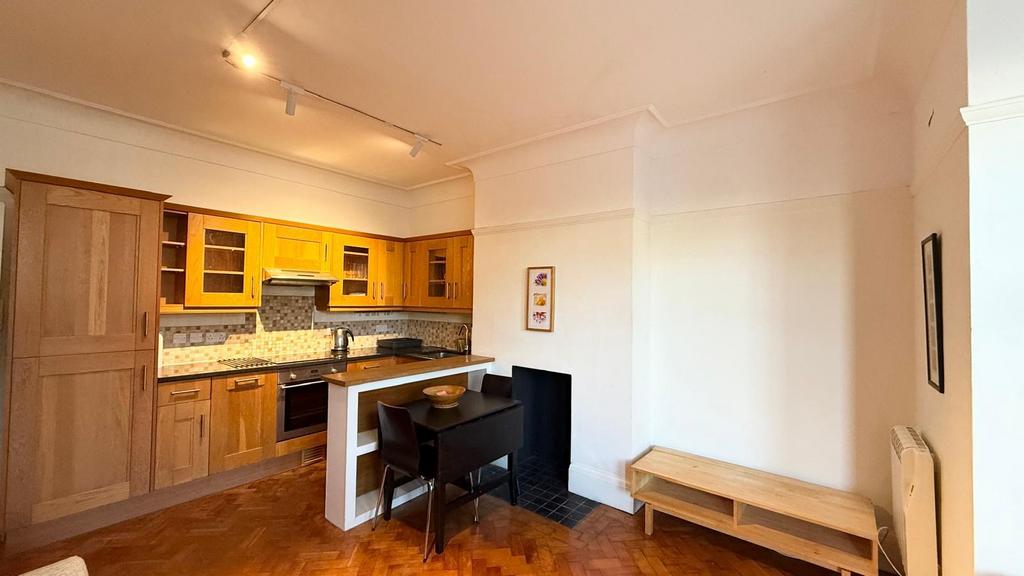 Open plan lounge/kitchen