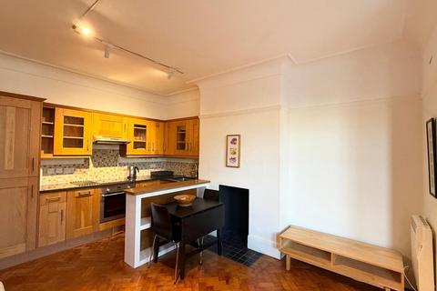 2 bedroom flat to rent, Rochester Gardens, Hove