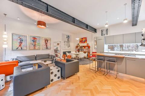 2 bedroom flat for sale, Mandeville Courtyard, Battersea, London, SW11