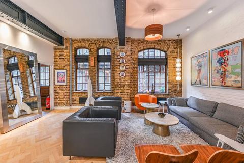 2 bedroom flat for sale, Mandeville Courtyard, Battersea, London, SW11