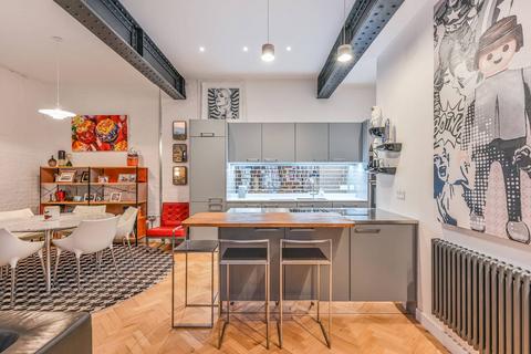 2 bedroom flat for sale, Mandeville Courtyard, Battersea, London, SW11