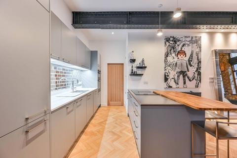 2 bedroom flat for sale, Mandeville Courtyard, Battersea, London, SW11