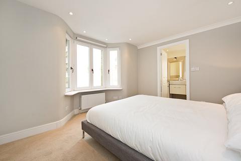 undefined, Warriner Gardens, London, SW11