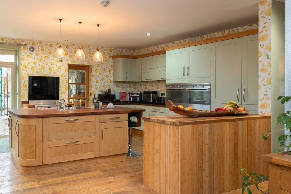This impressive kitchen–family space benefits from
