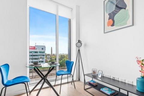 1 bedroom apartment to rent, Parkview Apartments, Great West Road, Brentford