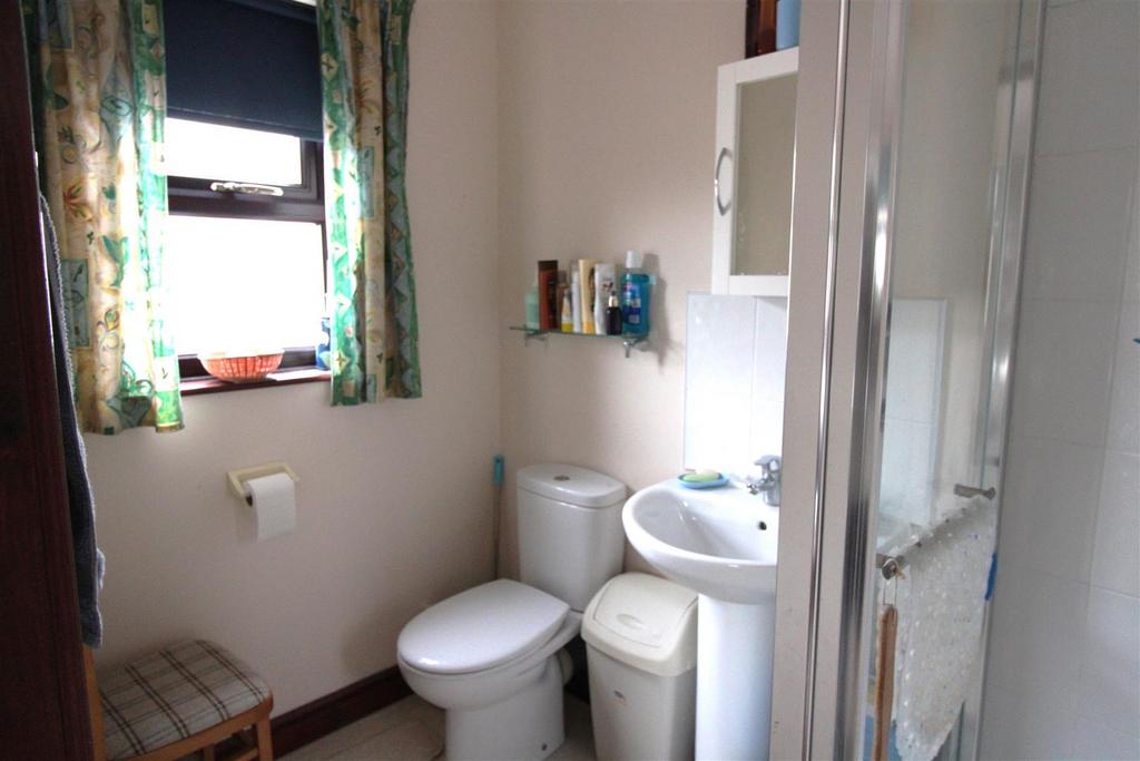 Bathroom1.JPG