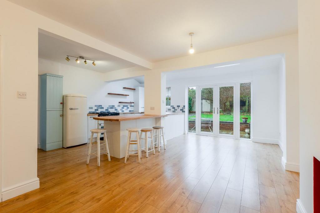 Kitchen diner-1.jpg