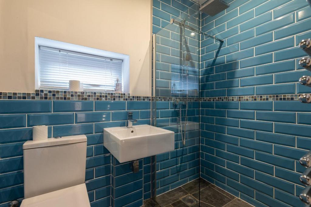 Shower room-1.jpg